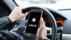 Uber vai pagar auxílio emergencial para motoristas