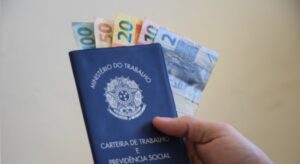 Proposta de abono salarial extra de até R$ 1.100,00. Conheça!
