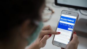 Veja se você está entre os mais de 600 mil que devem devolver o auxílio emergencial